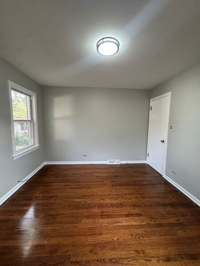 Building Photo - 4 Bedroom 2 Bathroom House in Dolton ! A M...