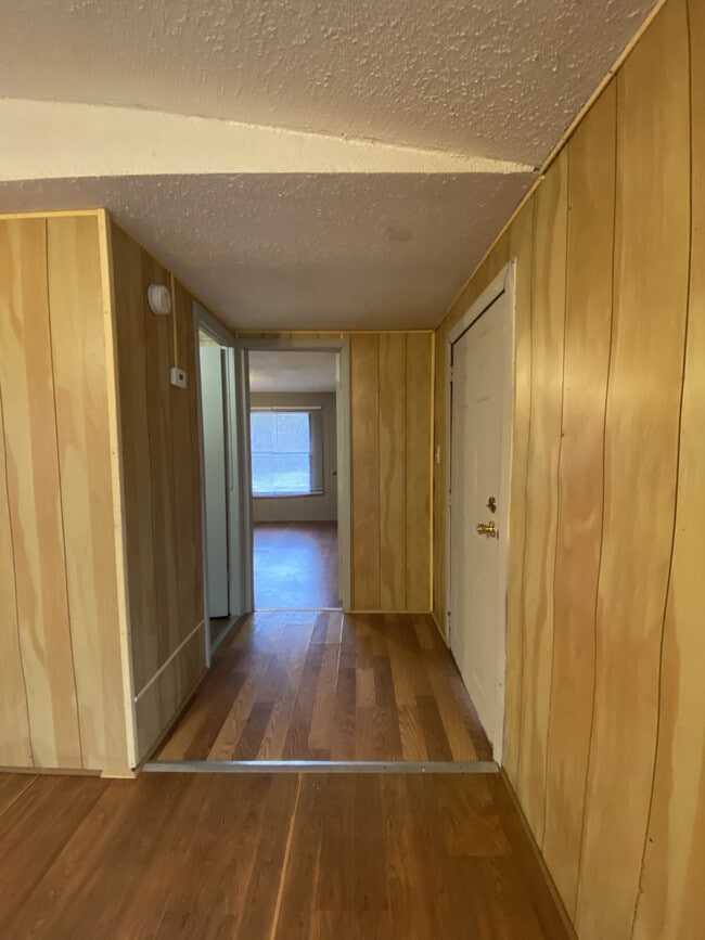 Building Photo - Mill Creek Properties