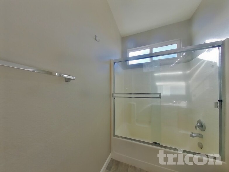 Building Photo - 1895 Bramblewood Dr