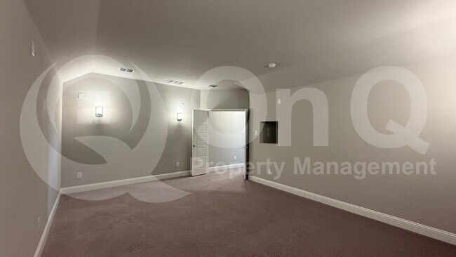Building Photo - 3508 Covedale Blvd