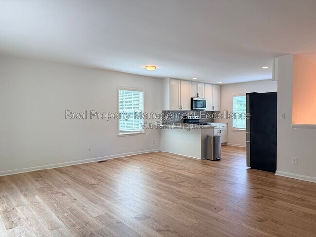 Building Photo - 108 Hassell Ct