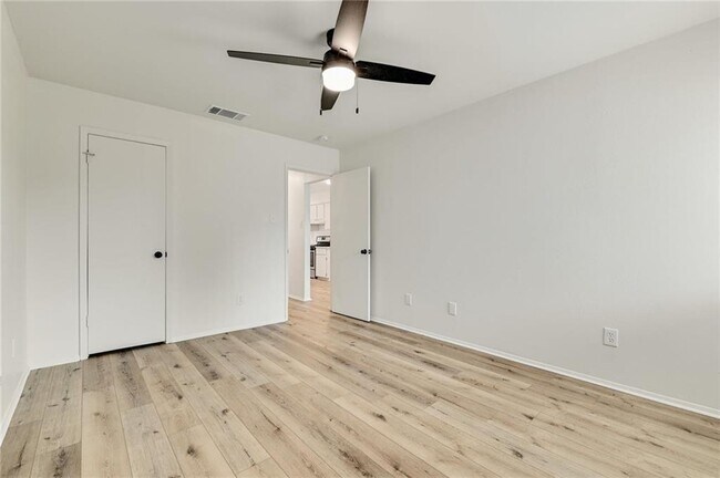 Building Photo - 1602 W Braker Ln