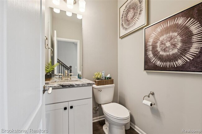 Building Photo - 765 Hummingbird Dr