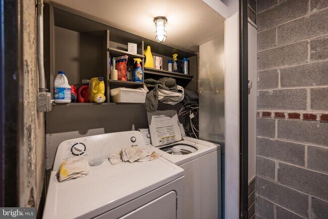 Building Photo - 144-50 W Laurel St