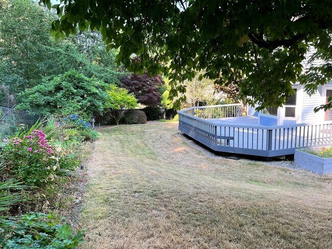 Building Photo - STUNNING CUSTOM HOME! IN STEILACOOM- MINUT...