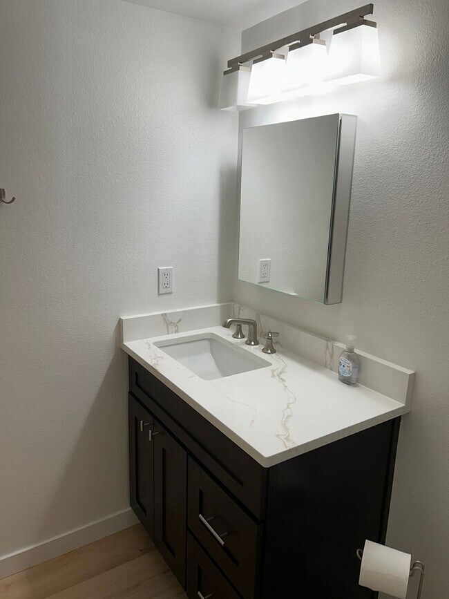 Building Photo - 543 S 900 E
