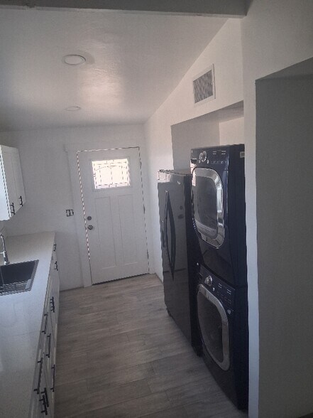 Building Photo - 1432 N 15th Ave