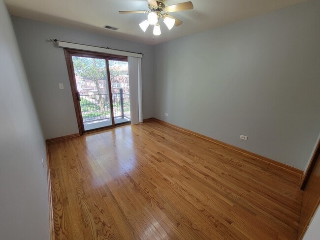 Building Photo - 7411 N Claremont Ave