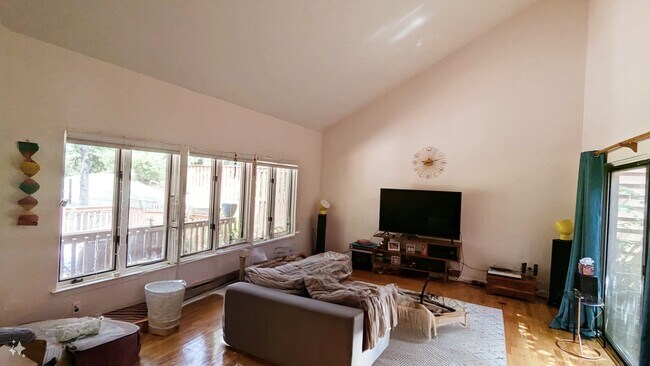 Building Photo - 31 Sayre Dr