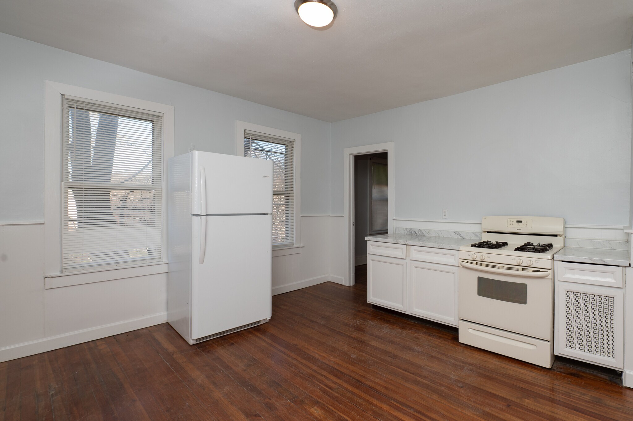 Kitchen 4 - 1592 Corbin Ave