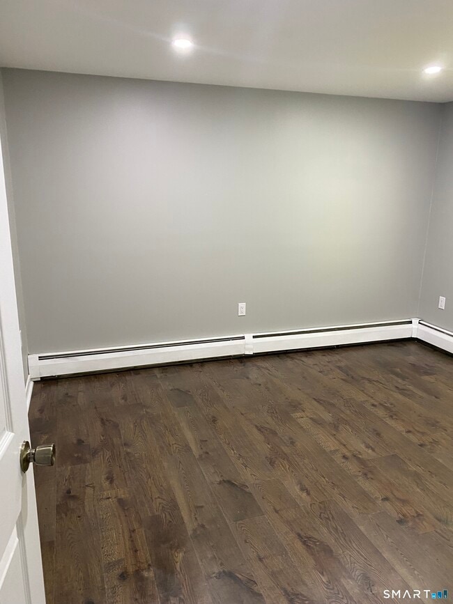 Building Photo - 1387 Quinnipiac Ave
