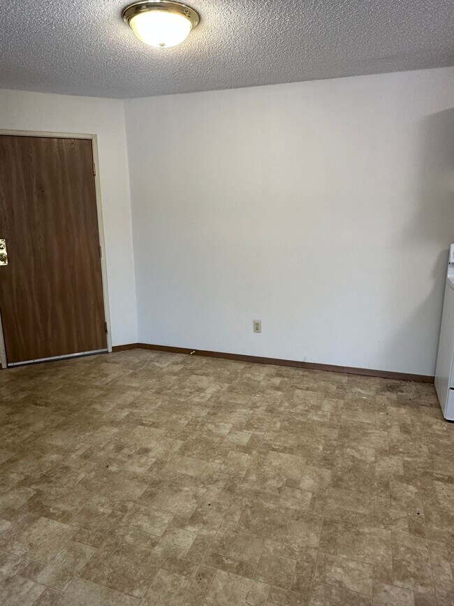 Building Photo - One Bedroom