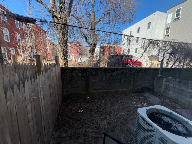 Building Photo - 1628 Willington St
