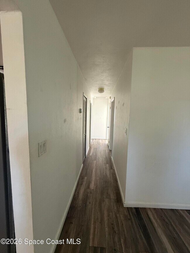 Building Photo - 805 Camellia Dr