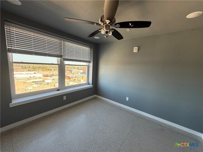 Building Photo - 103 E Central Ave