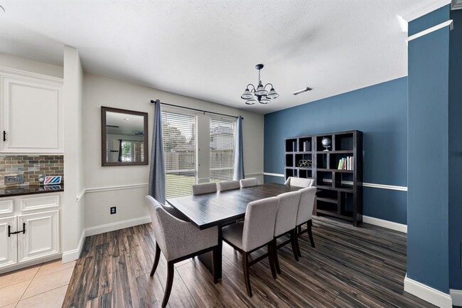 Building Photo - 3607 Chesapeake Ct