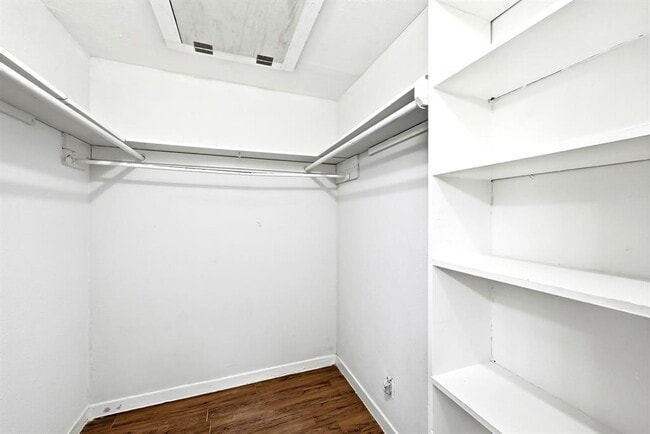 Building Photo - 8204 Exmoor Dr