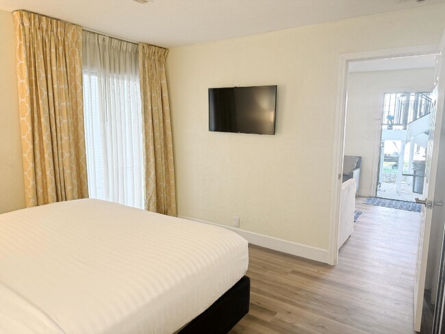 Building Photo - 11689 Chester Rd