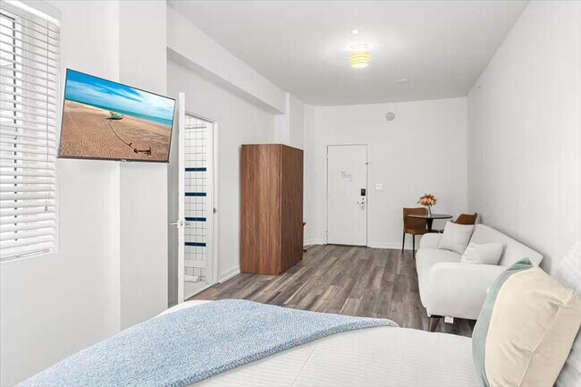 Building Photo - 1701 Alton Rd