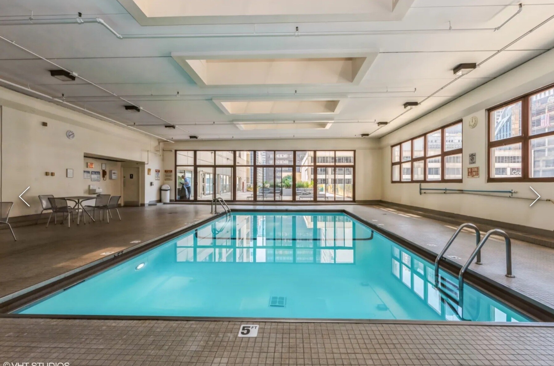 Indoor pool - 200 N Dearborn St