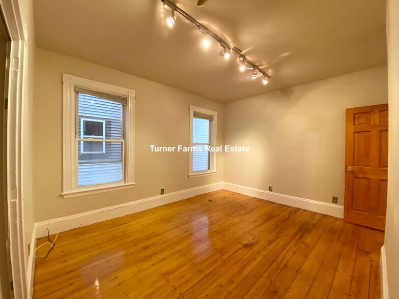 Building Photo - 5 Sachem St