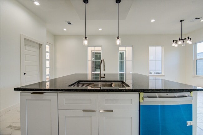 Building Photo - 2920 El Fenice Ln