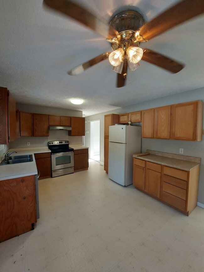 Building Photo - Ranch Home Now Available