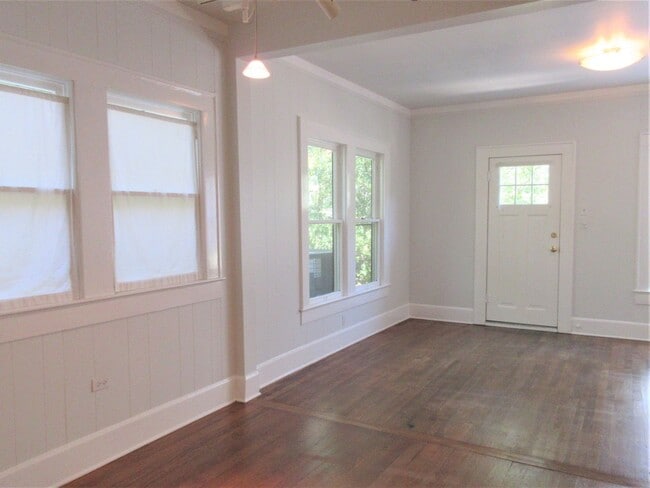 Building Photo - 709 Texas Ave