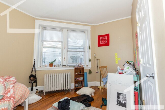 Building Photo - Beautiful 4 bed right in the heart of BU....