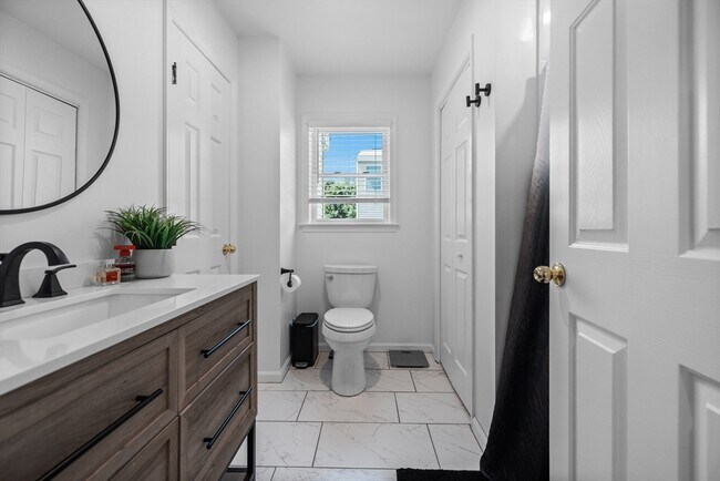 Building Photo - 124 Washington St