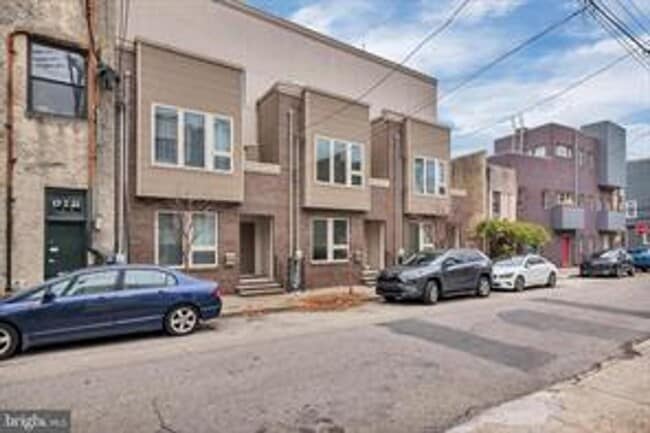 Building Photo - Beautiful Northern Liberties Townhome