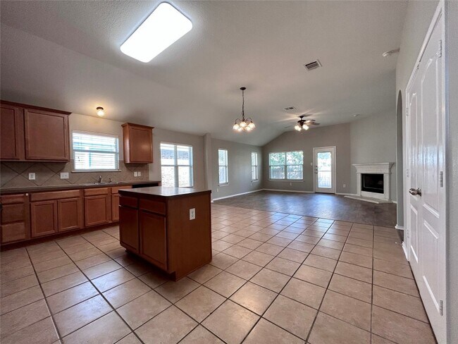 Building Photo - 2037 Rachel Ln
