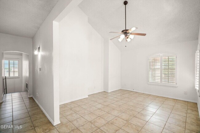 Building Photo - 695 Paseo del Mar Dr