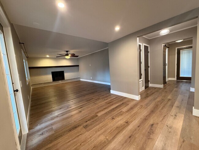 Building Photo - Beautiful Port Orange 4 Bed 2.5 Bath Serene Home Available IMMEDIATELY!