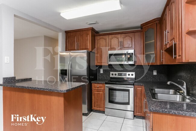 Building Photo - 6812 SW 22nd Ct