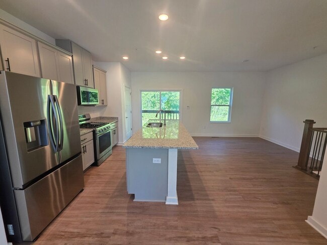 Building Photo - 1806 Canterbury Dr