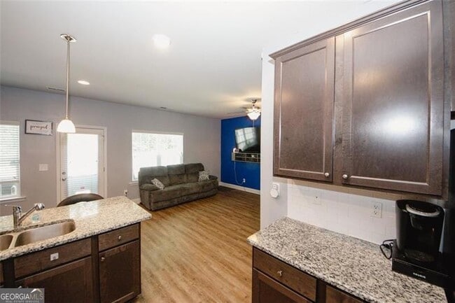 Building Photo - 10162 Benton Woods Dr