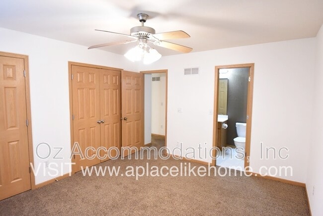 Building Photo - 8626 N Cleveland Ln