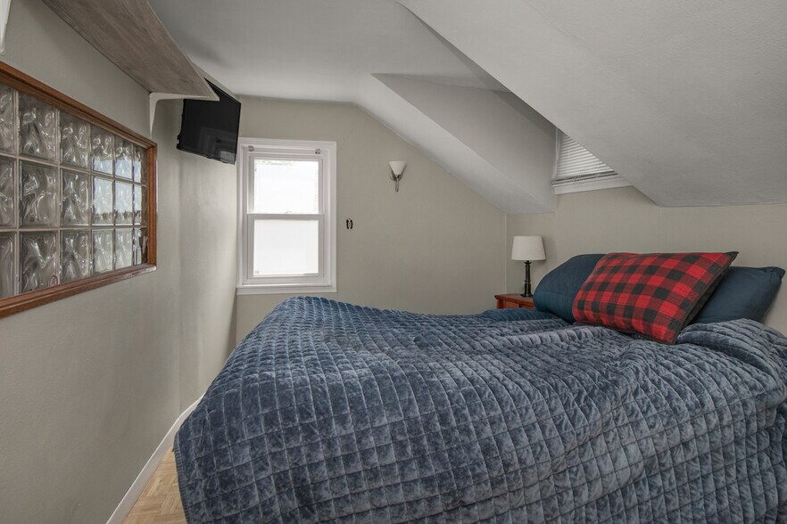 Building Photo - 412 Bircher Ave