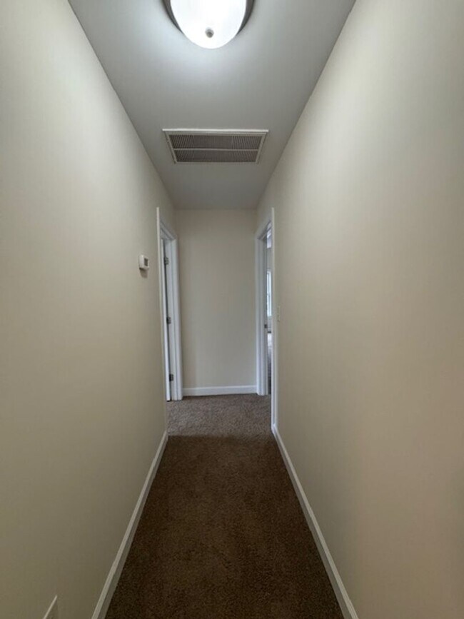 Building Photo - 150 Raye Dr
