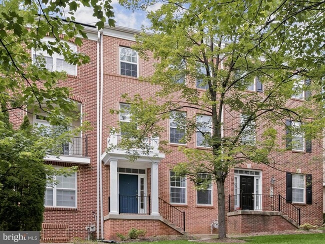 Building Photo - 563 Pelican Ave