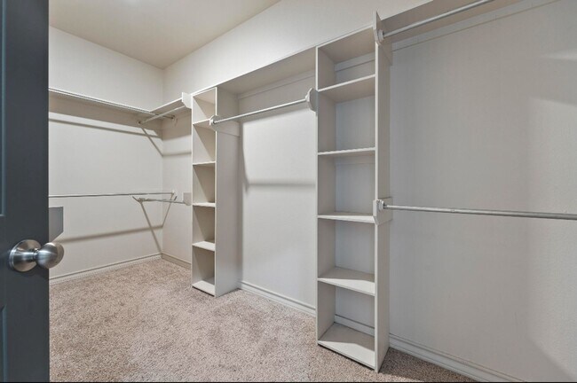 Building Photo - 4 bed 2 bath in North Pointe now available