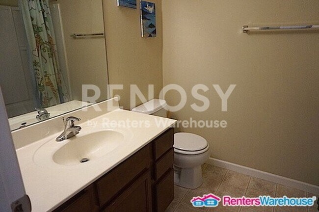 Building Photo - Stunning 3BD/2.5BA Townhouse in Maple Grove