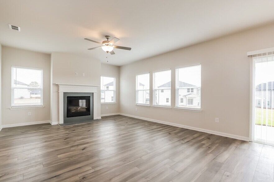 Building Photo - 5922 Green Ash Ct