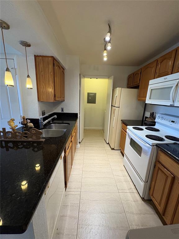 Building Photo - 5601 Rosebriar Way