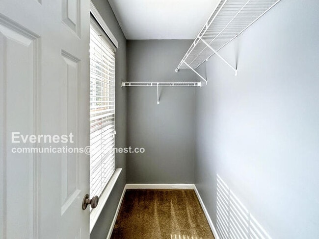 Building Photo - 520 Pippin Dr