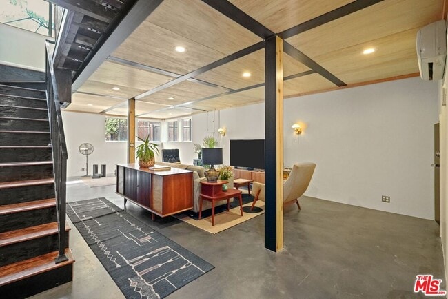 Building Photo - 21549 Summit Trail