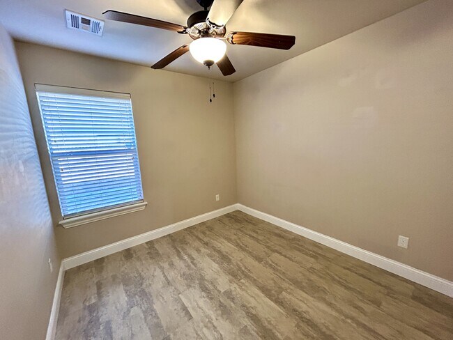 Building Photo - 2407 SW Edinburough Dr