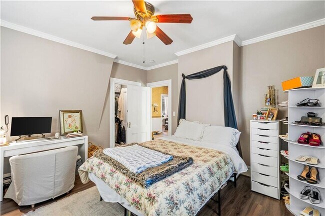 Building Photo - 563 Putnam Pike