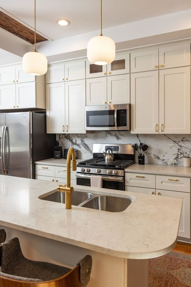 Building Photo - 152 E McMicken Ave